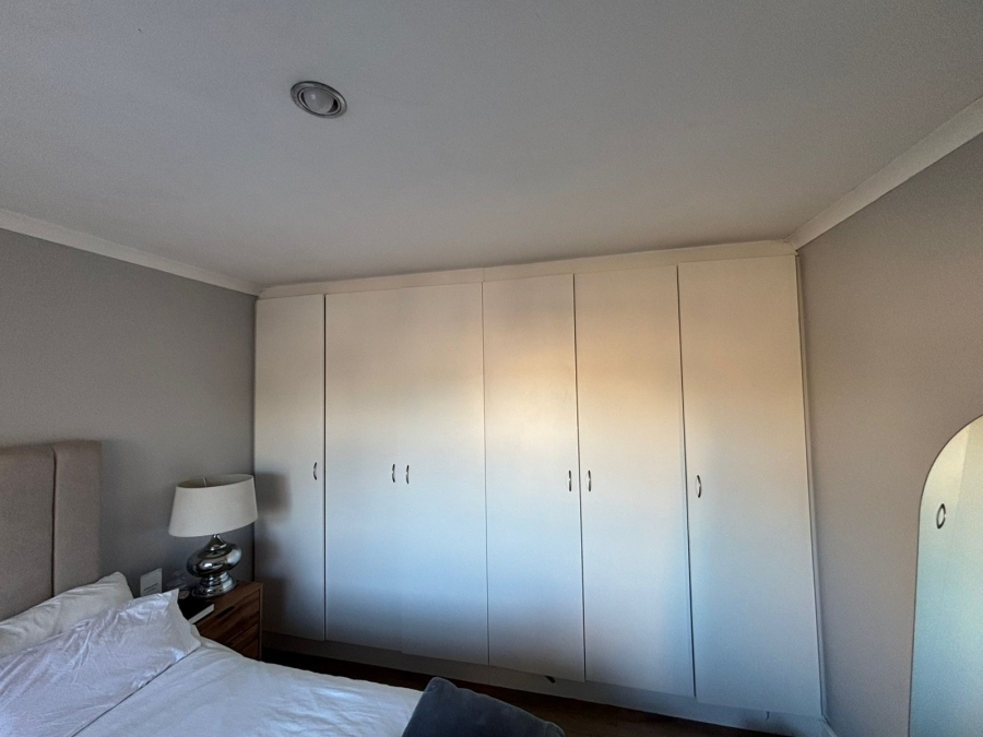 2 Bedroom Property for Sale in Uitzicht Western Cape